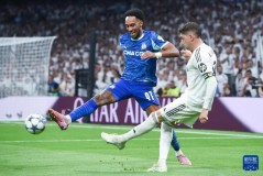 利物浦中卫空缺危机：索博斯洛伊能否担纲，新防线前景展望